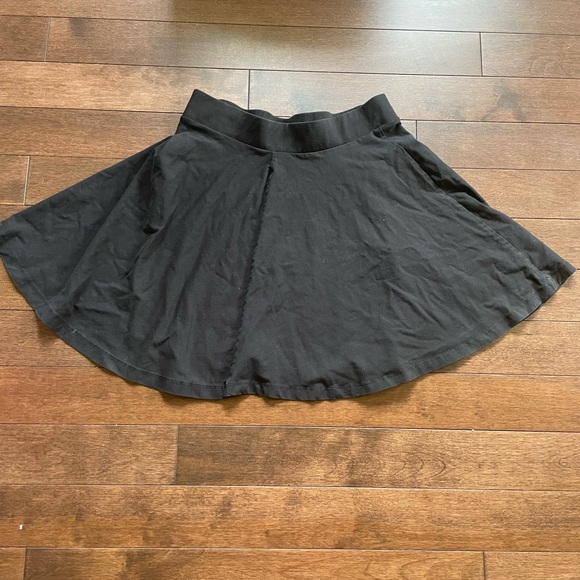 black skater skirt - Picture 1 of 2